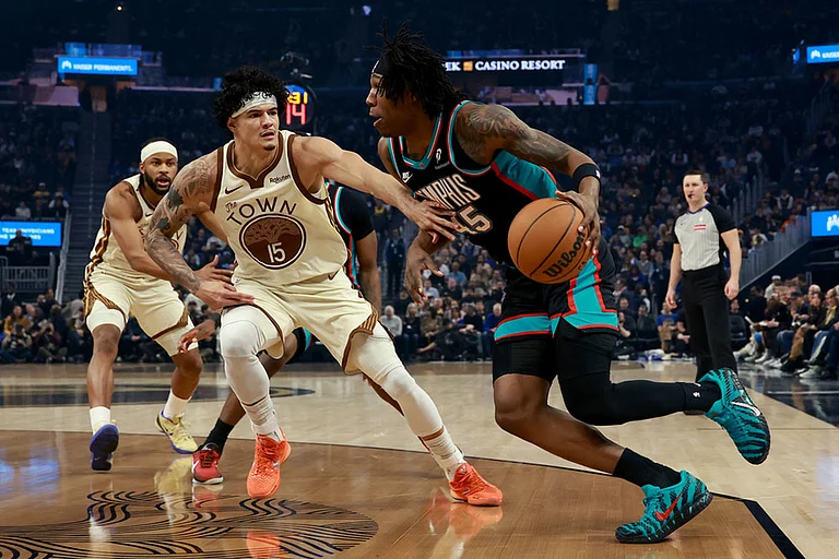 Memphis Grizzlies forward GG Jackson (45) drives to the basket against Golden State Warriors forward Gui Santos (15) during the first half of an NBA basketball game in San Francisco. - | Photo: AP/Jed Jacobsohn