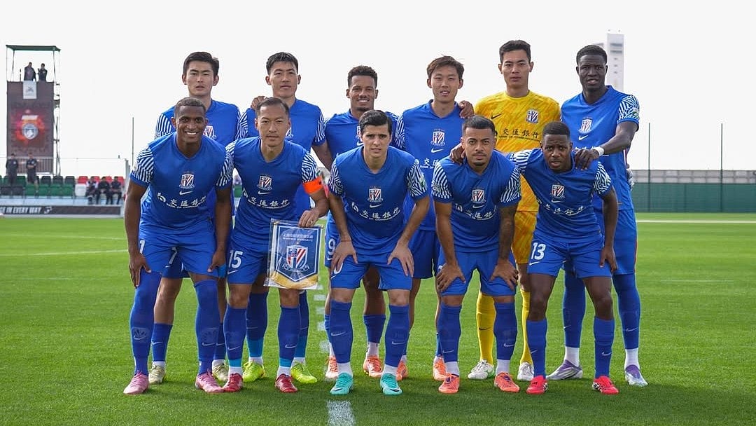 File photo of Shanghai Shenhua FC players posing for a team photo ahead of a friendly game. - Photo: Instagram/Shanghai Shenhua FC