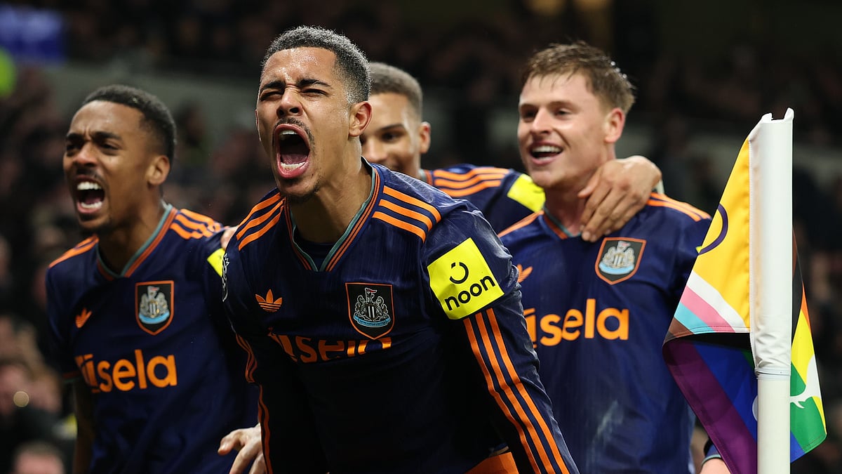 Jacob Ramsey celebrates with his teammates during the English Premier League match between Tottenham and Newcastle in London, Tuesday, Feb. 10, 2026.  - (AP Photo/Ian Walton)