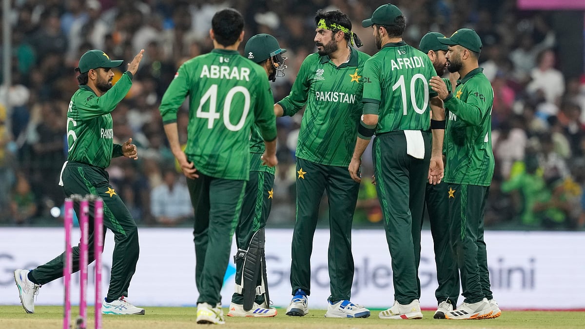 (AP Photo/Eranga Jayawardena) : Pakistan's Usman Tariq, centre, celebrates with teammates the wicket of United States' Milind Kumar during the T20 World Cup cricket match between Pakistan and the United States in Colombo, Sri Lanka, Tuesday, Feb. 10, 2026