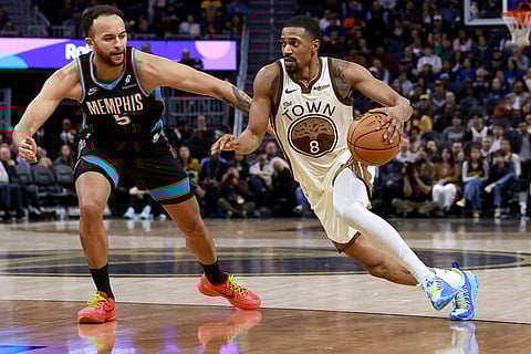 Golden State Warriors guard De'anthony Melton (8) drives to the basket against Memphis Grizzlies forward Kyle Anderson (5) during the second half of an NBA basketball game in San Francisco.