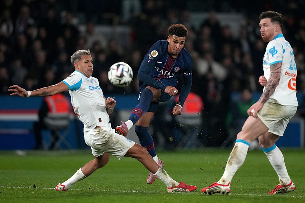 PSG vs Marseille France League One Soccer match-Facundo Medina