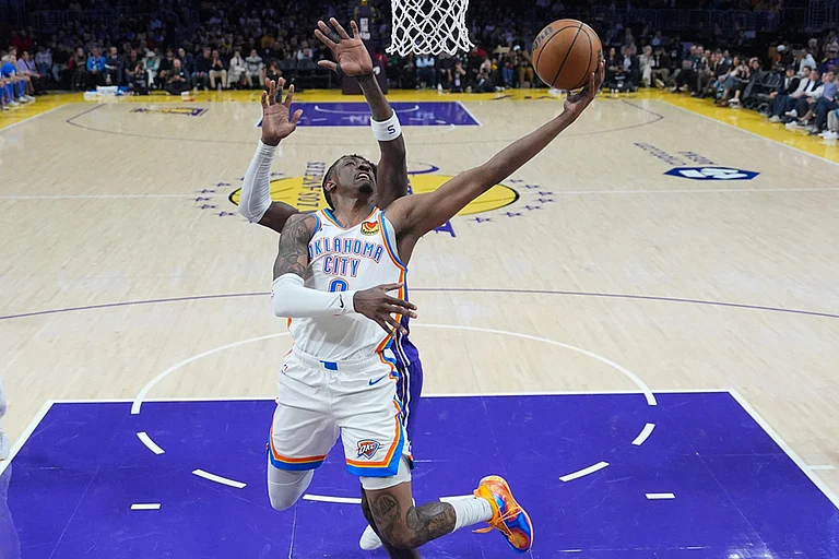 Oklahoma City Thunder guard Jalen Williams (8) puts up a shot past Los Angeles Lakers center Deandre Ayton during an NBA basketball game in Los Angeles. - | Photo: AP/Jae C. Hong