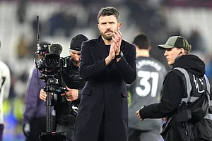 | Photo: Adam Davy/PA via AP : Manchester United manager Michael Carrick applauds the fans following a Premier League soccer match against West Ham United in London.