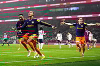 Spurs 1-2 Newcastle United, English Premier League 2025-26: Magpies Steal All Three Points | Photo: John Walton/PA via AP : Newcastle United's Jacob Ramsey, second from left, celebrates scoring their side's second goal against Tottenham during a Premier League soccer match London.