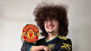 Instagram/@theunitedstrand : Frank Ilett is a Manchester United fan who turned frustration into a viral endurance test.