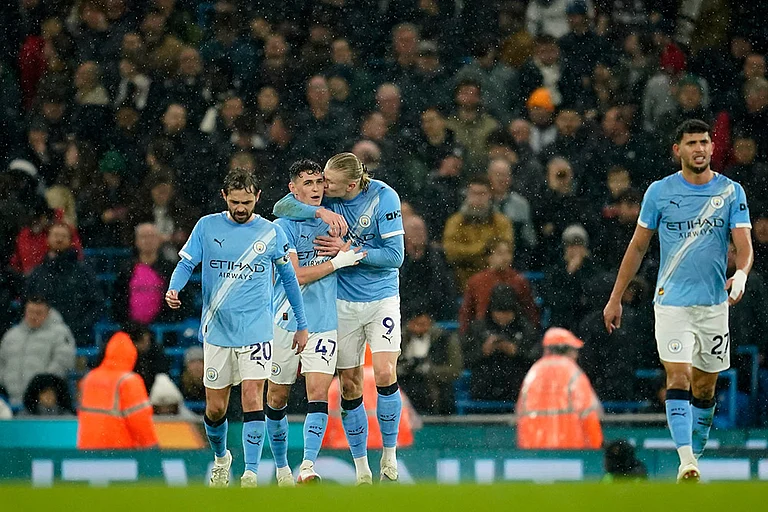 Manchester City's Erling Haaland, center, celebrates with teammates after scoring his side's third goal during the English Premier League soccer match between Manchester City and Fulham in Manchester, England. - | Photo: AP/Dave Thompson