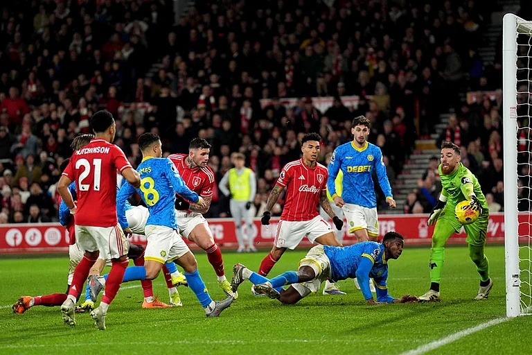 Nottingham Forest's Morato, center, has a shot saved by Wolverhampton Wanderers goalkeeper Jose Sa, right, during the English Premier League soccer match between Nottingham Forest and Wolverhampton Wanderers, in Nottingham, England. - | Photo: Joe Giddens/PA via AP