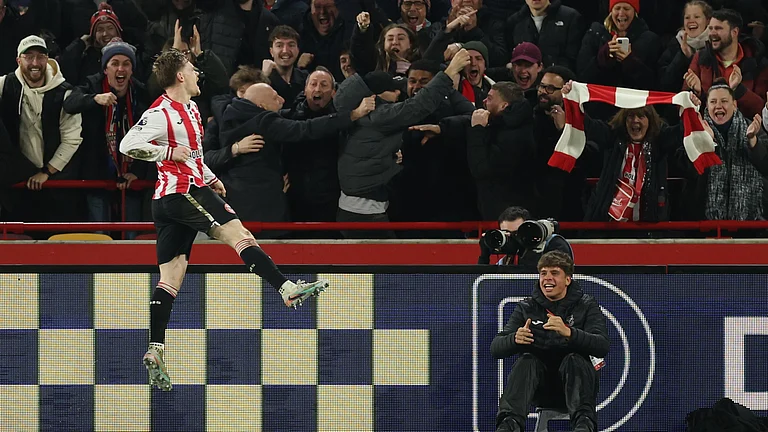Brentford's Keane Lewis-Potter celebrates after scoring during the English Premier League soccer match between Brentford and Arsenal in London, Thursday, Feb. 12, 2026. - (AP Photo/Ian Walton)