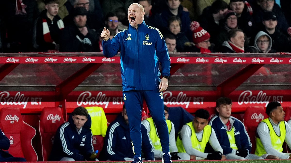 Nottingham Forest manager Sean Dyche signals during the English Premier League soccer match between Nottingham Forest and Wolverhampton Wanderers, in Nottingham, England, Wednesday, Feb. 11, 2026.  - | Photo: PA/Mike Egerton via AP