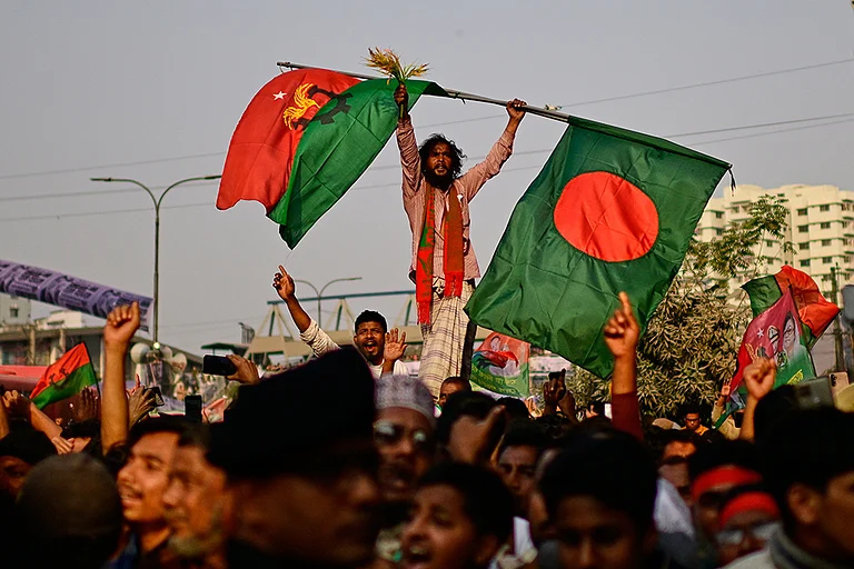 Supporters of Bangladesh Nationalist Party (BNP) cheer during an election rally of their party Chairperson Tarique Rahman in Dhaka, Bangladesh. - | Photo: AP/Mahmud Hossain Opu