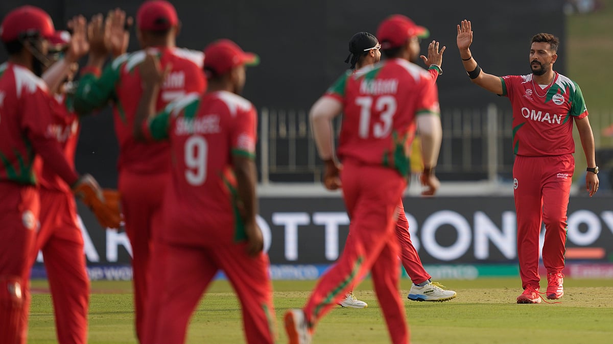 Oman's Sufyan Mehmood, right, celebrates with teammates the wicket of Zimbabwe's Tadiwanashe Marumani during the T20 World Cup cricket match between Oman and Zimbabwe in Colombo, Sri Lanka, Monday, Feb. 9, 2026. - | Photo: AP/Eranga Jayawardena