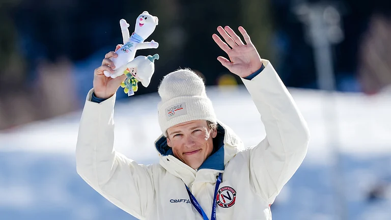 Johannes Hoesflot Klaebo, of Norway, waves after winning the gold medal in the cross country skiing men's 10km interval start free at the 2026 Winter Olympics, in Tesero, Italy, Friday, Feb. 13, 2026. - (AP Photo/Evgeniy Maloletka)