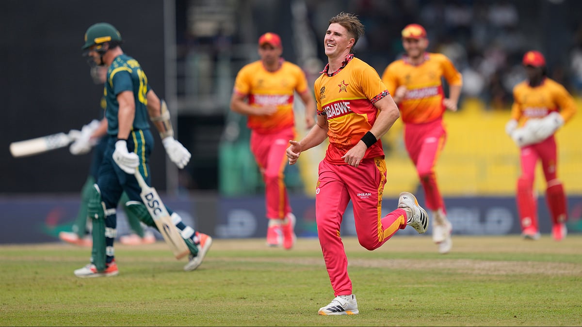 Zimbabwe's Bradley Evans, center, celebrates the wicket of Australia's Ben Dwarshuis during the T20 World Cup cricket match between Australia and Zimbabwe in Colombo, Sri Lanka, Friday, Feb. 13, 2026 - (AP Photo/Eranga Jayawardena)