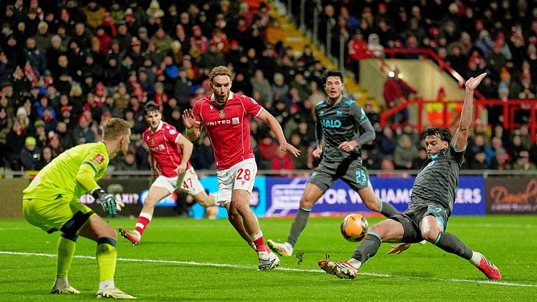 Ipswich Town's Jacob Greaves, right, blocks a cross as Wrexham's Sam Smith (28) looks on during an English FA Cup fourth round soccer, Friday, Feb. 13, 2026, in Wrexham, Wales. - (Martin Rickett/PA via AP)