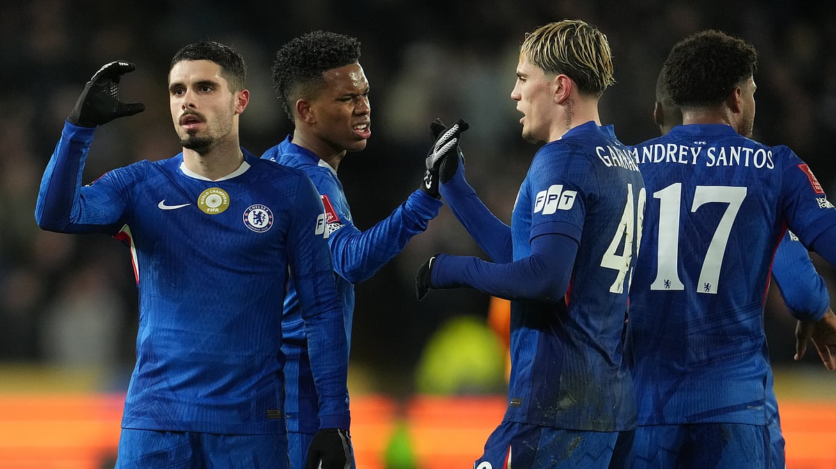 Chelsea's Pedro Neto, left, reacts after scoring during the English FA Cup fourth round soccer match between Hull City and Chelsea in Hull, England, Friday, Feb. 13, 2026. - (AP Photo/Jon Super)