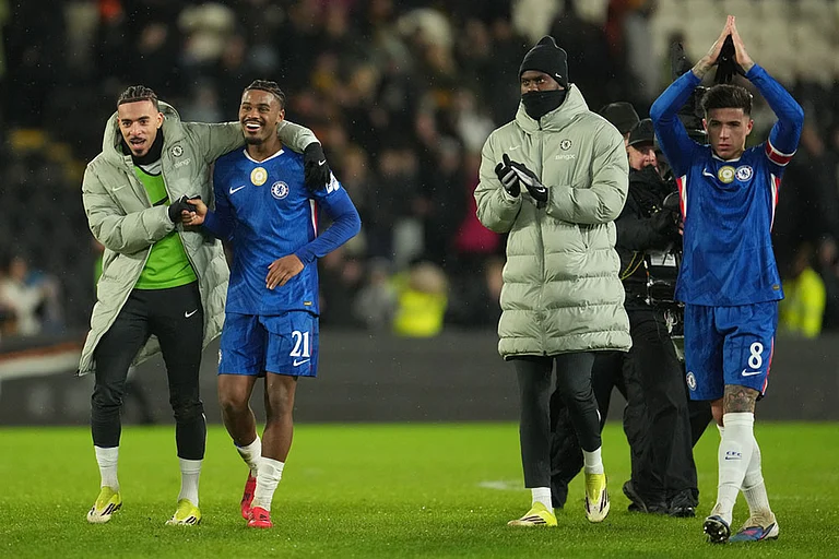 Chelsea players thnak the fans after the Champions League soccer match between Liverpool and Real Madrid in Liverpool, England. - | Photo: AP/Jon Super