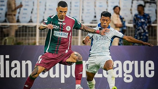 Mohun Bagan's Alberto Rodriguez and Kerala Blasters' Korou Singh during their Indian Super League match on February 14, 2026. - | Photo: Instagram/keralablasters