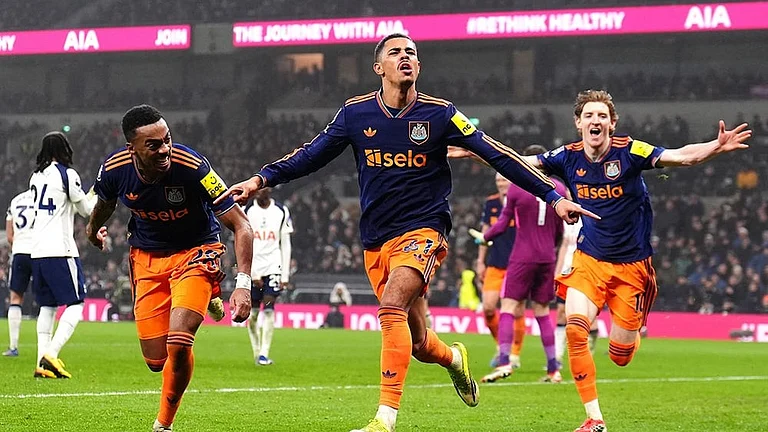 Newcastle United's Jacob Ramsey, center, celebrates scoring their side's second goal against Tottenham during a Premier League soccer match London. - | Photo: John Walton/PA via AP