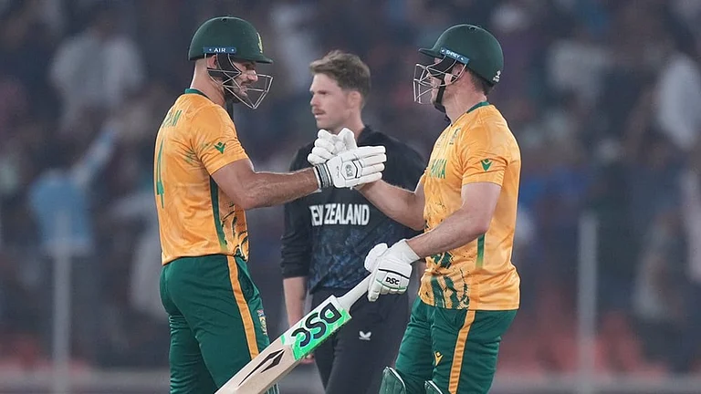 South Africa's captain Aiden Markram, left, and South Africa's David Miller, right, celebrates after they won the the T20 World Cup cricket match against New Zealand in Ahmedabad. - | Photo: AP/Ajit Solanki