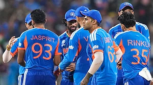 (AP Photo/Eranga Jayawardena) : India's players celebrate after winning their T20 World Cup cricket match against Pakistan in Colombo, Sri Lanka, Sunday, Feb. 15, 2026