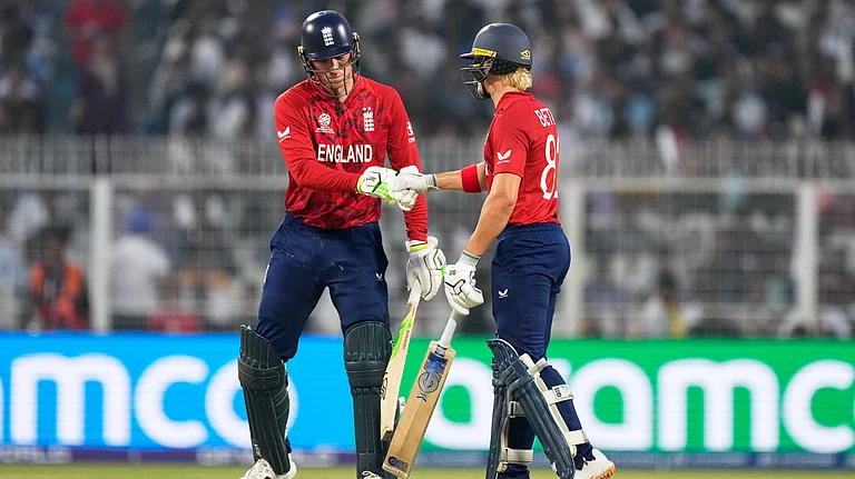 England's Tom Banton, left, and batting partner Jacob Bethell touch gloves during the T20 World Cup cricket match between England and Scotland in Kolkata, India, Saturday, Feb. 14, 2026. - | Photo: AP/Bikas Das