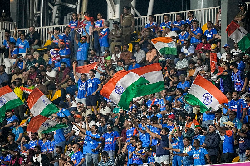 Fans celebrate Indias T20 World Cup win over Pakistan-Spectators cheer in colombo