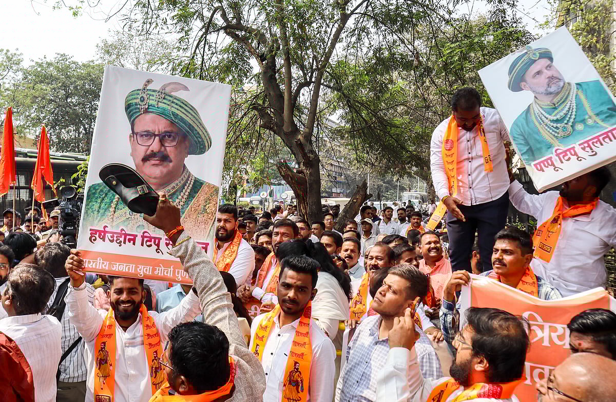  BJP activists protest against Maharashtra Congress chief Harshwardhan Sapkal's remarks equating Chhatrapati Shivaji Maharaj with Tipu Sultan outside Congress Bhavan, in Pune - PTI