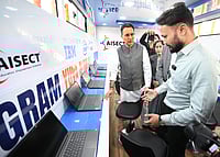 IMAGO / Hindustan Times : Union Minister of State in the Ministry of Commerce and lndustry and Electronics and Information Technology Jitin Prasada interacting with youth during flag-off of the India AI National AI Literacy Program, Yuva AI for All Showcase - Kaushal Rath Bus at Kartavya Path near India Gate, New Delhi, India.