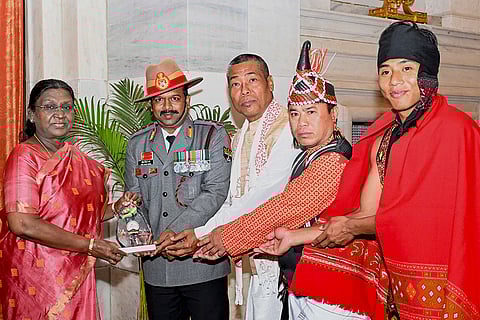 President Droupadi Murmu meets members of Civil Society Organisations (CSOs) of Manipur at Rashtrapati Bhavan, in New Delhi. 