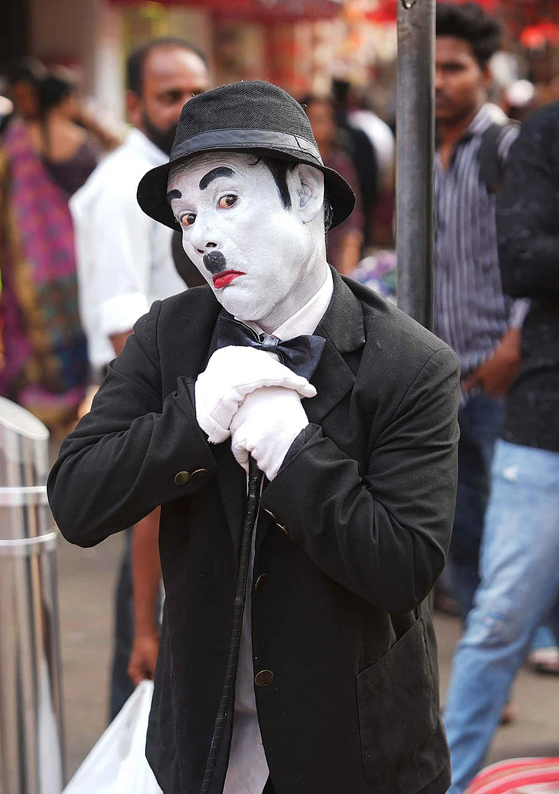 Life of street performers in India