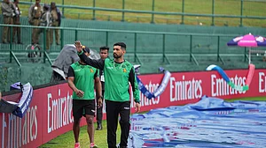 AP Photo/Eranga Jayawardena : Zimbabwe's captain Sikandar Raza waves to the supporters as rain delayed the start of play during the T20 World Cup cricket match between Ireland and Zimbabwe in Pallekele, Sri Lanka, Tuesday, Feb. 17, 2026.