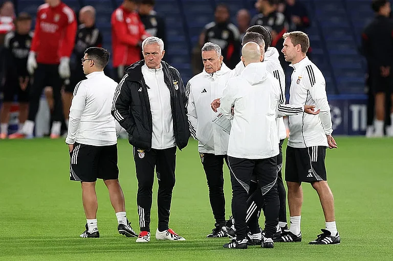 Benfica's head coach Jose Mourinho, second left, attends a team's training session in London, England ahead of the Champions League soccer match against Chelsea. - FILe | Benfica's head coach Jose Mourinho | Photo: Steven Paston/PA via AP