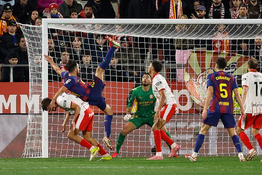 Girona Vs Barcelona spain soccer La Liga 2025-26 match-Hugo Rincon