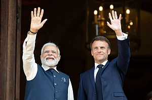 Imago : France's President Emmanuel Macron and India s Prime Minister Narendra Modi shake hands prior to attending a meeting at The Ministry of Foreign Affairs in Paris on July 14, 2023