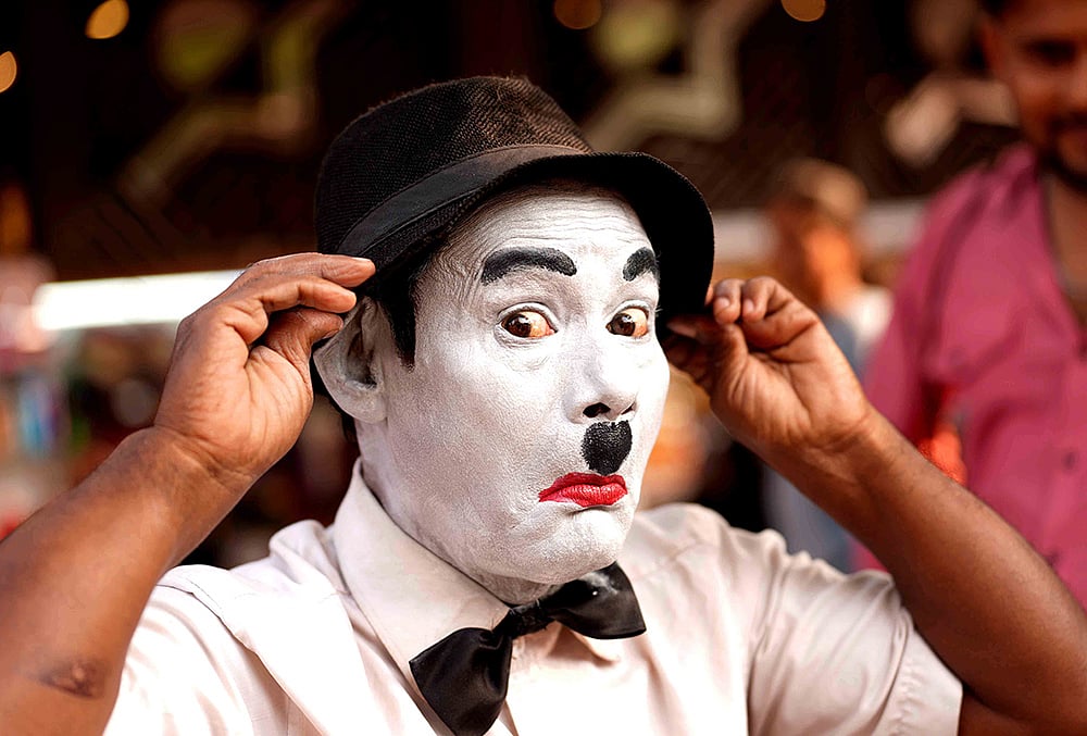 Street artists in Mumbai images