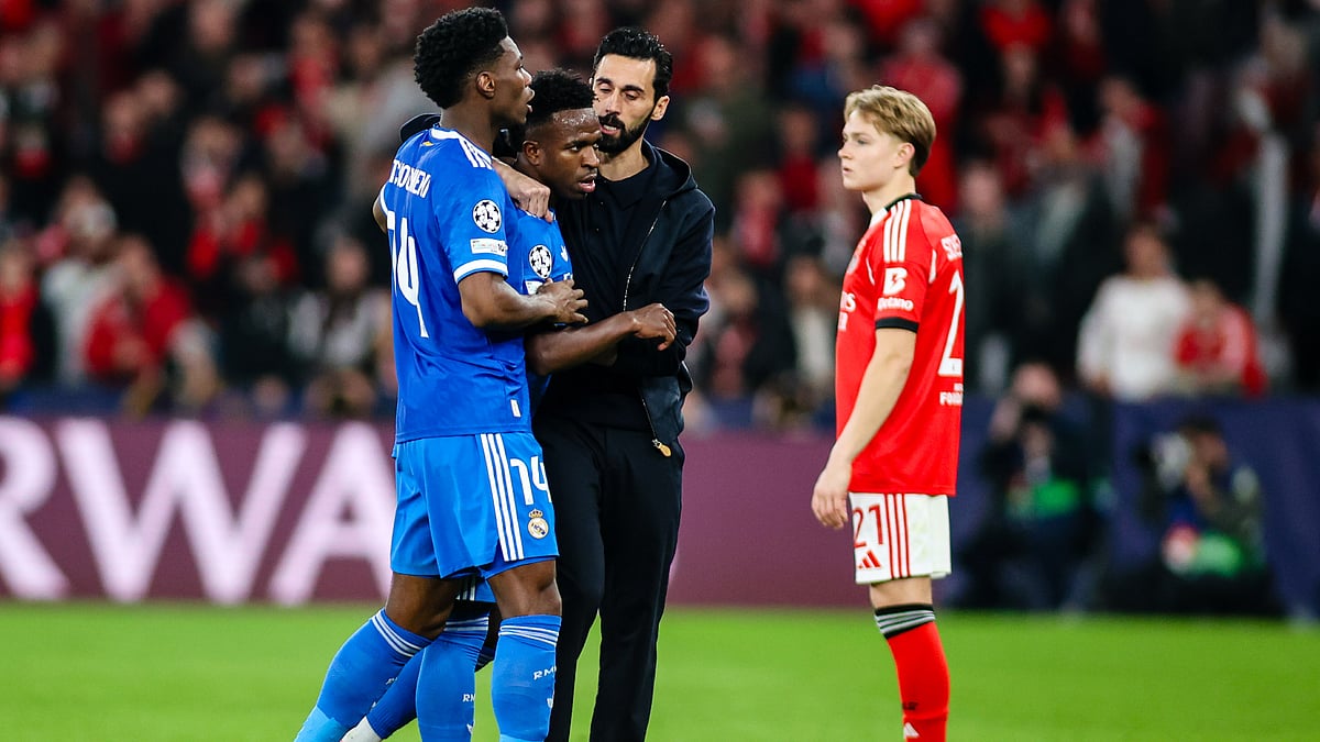 Vinicius Junior speaks to Alvaro Arbeloa during a delay during Benfica versus Real Madrid - null