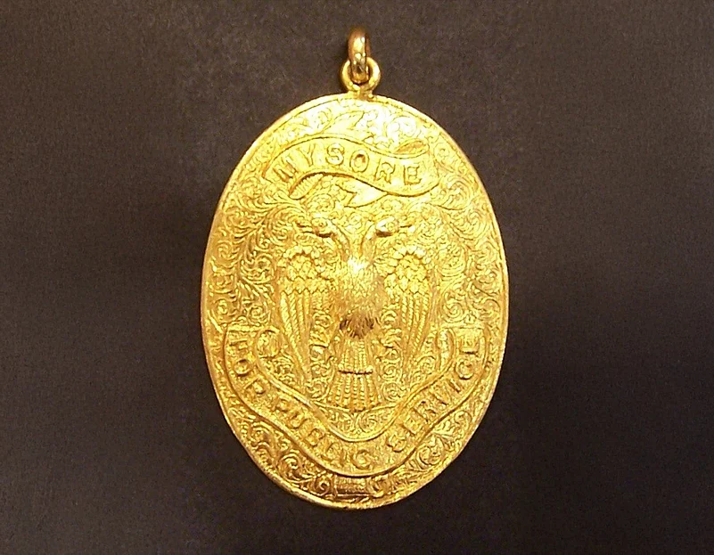 Gold oval medallion engraved with eagle.