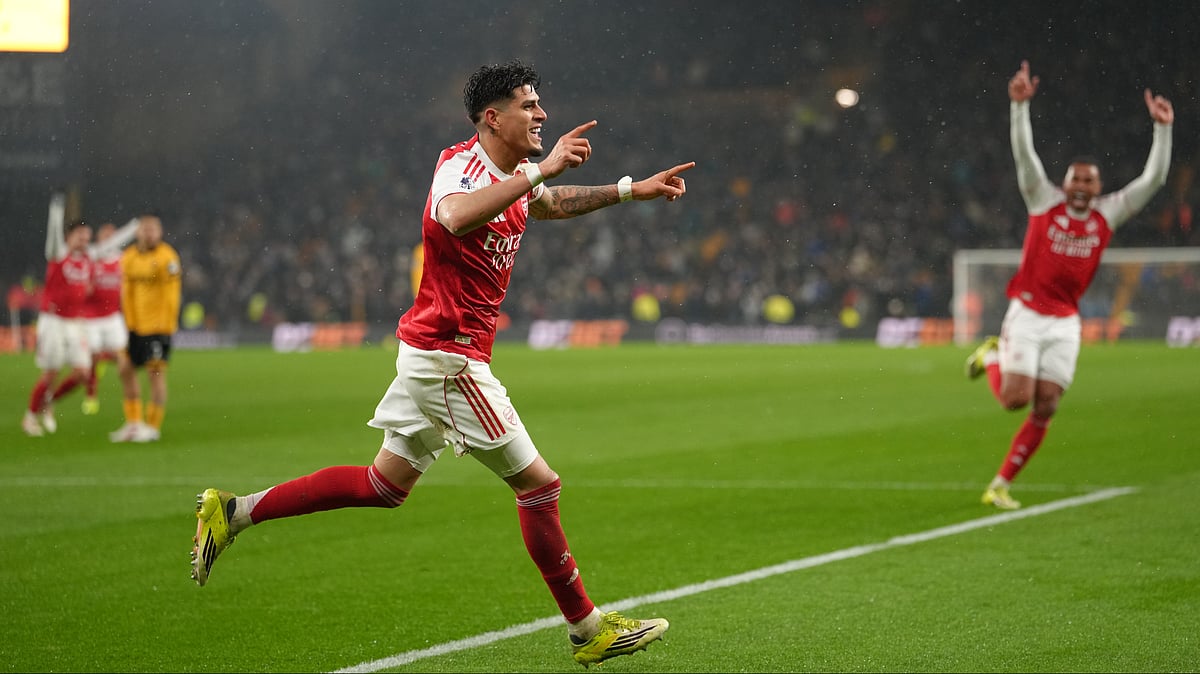 Arsenal's Piero Hincapie, celebrates after scoring his side the second goal during the Premier League soccer match between Wolverhampton Wanderers and Arsenal in Wolverhampton, England, Wednesday, Feb. 18, 2026. 