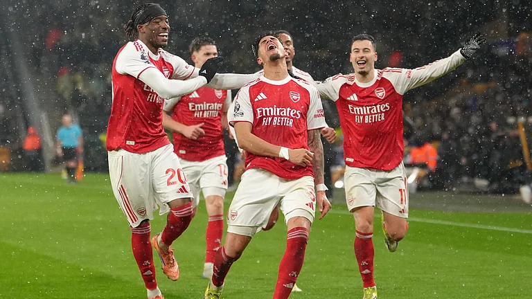 Arsenal's Piero Hincapie celebrates with teammates after scoring his side the second goal during the Premier League soccer match between Wolverhampton Wanderers and Arsenal in Wolverhampton, England, Wednesday, Feb. 18, 2026. - | Photo: AP/Dave Shopland