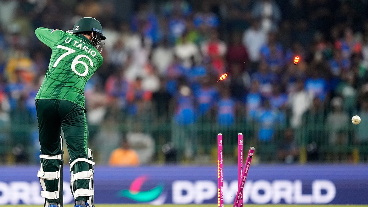 Pakistan's Usman Tariq is bowled out by India's Hardik Pandya during the T20 World Cup cricket match between India and Pakistan in Colombo, Sri Lanka, Sunday, Feb. 15, 2026. - (AP Photo/Eranga Jayawardena)