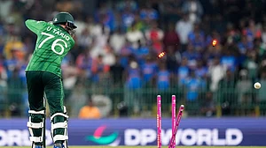 (AP Photo/Eranga Jayawardena) : Pakistan's Usman Tariq is bowled out by India's Hardik Pandya during the T20 World Cup cricket match between India and Pakistan in Colombo, Sri Lanka, Sunday, Feb. 15, 2026.