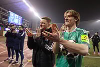 Qarabag 1-6 Newcastle, UEFA Champions League: Gordon Stars With Four Goals As Magpies Thrash Hosts | Photo: AP : Newcastle's Anthony Gordon, right, and his teammates applaud to fans after the Champions League play-off first leg soccer match between Qarabag and Newcastle in Baku, Azerbaijan.