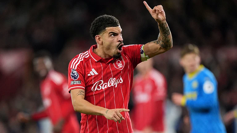 Nottingham Forest's Morgan Gibbs-White reacts and asks the fans not to boo teammate Omari Hutchinson, not pictured, during the English Premier League soccer match between Nottingham Forest and Wolverhampton Wanderers, in Nottingham, England, Wednesday, Feb. 11, 2026. - | Photo: AP/Joe Giddens