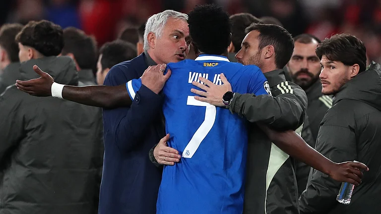 Real Madrid's Vinicius Junior argues with Benfica's head coach José Mourinho after scoring the opening goal during a Champions League playoff soccer match between SL Benfica and Real Madrid in Lisbon, Portugal, Tuesday, Feb. 17, 2026. - | Photo: AP/Pedro Rocha