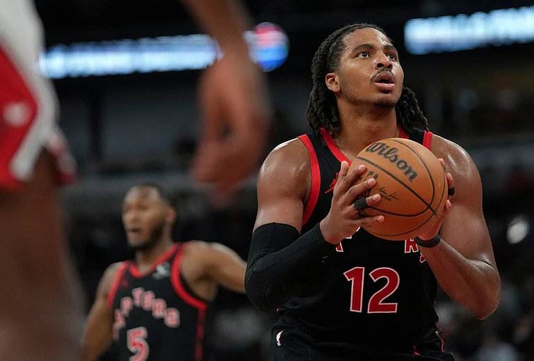 Toronto Raptors forward Collin Murray-Boyles (12) prepares to take a free throw during the second half of an NBA basketball game against the Chicago Bulls in Chicago. - | Photo: AP/Erin Hooley