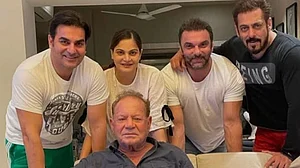 Instagram : Salim Khan with family