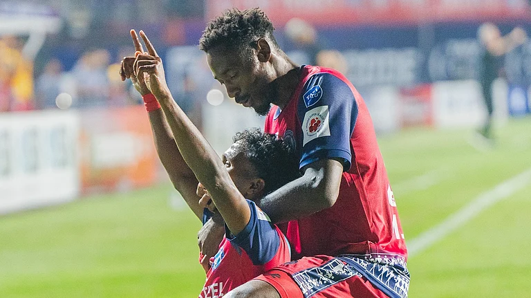 Jamshedpur FC players and Vincy Barreto celebrating a goal against Punjab FC in ISL 2025-26. - IndSuperLeague/X