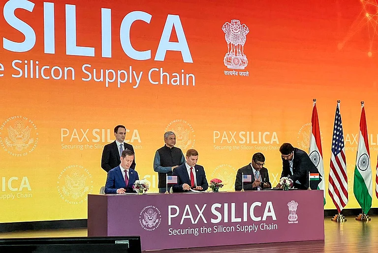 The signing of the Pax Silica Declaration and the India-U.S. Joint Statement on AI Opportunity Partnership on the margins of the AI Impact Summit in New Delhi, New Delhi, Feb 20 (ANI): Union Minister Ashwini Vaishnaw, with Director of the White House Office of S&T Policy, Michael Kratsios witness the signing of the Pax Silica Declaration and the India-U.S. Joint Statement on AI Opportunity Partnership on the margins of the AI Impact Summit, in New Delhi on Friday. - IMAGO / ANI News