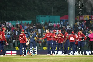 | Photo: AP/Eranga Jayawardena : England's players celebrate their win over Sri Lanka in the T20 World Cup cricket match between Sri Lanka and England in Pallekele, Sri Lanka.